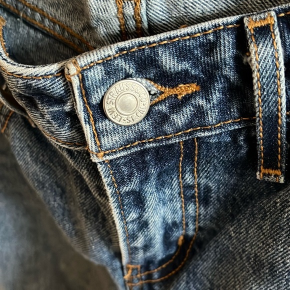 Levi’s EUC Low Loose Denim Jeans - Picture 4 of 10